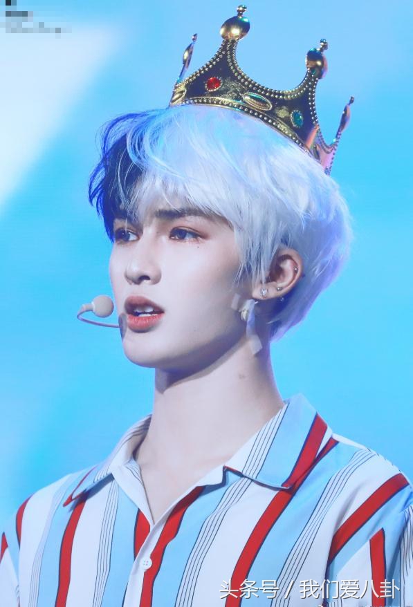 朱正廷蔡徐坤超甜对视害羞,朱正廷蔡徐坤高甜瞬间