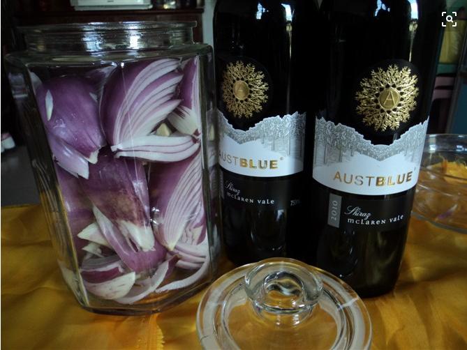 用洋葱治膝关节疼的方法,关节炎膝盖疼痛最佳治疗方法泡脚