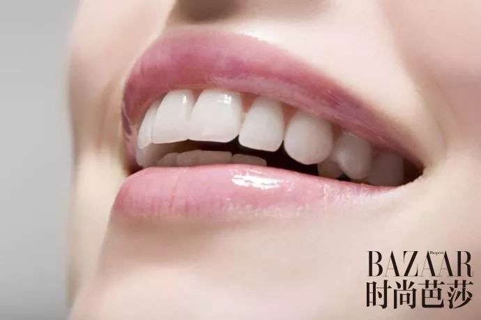 吴宣仪的牙齿有点龅,吴宣仪露牙龈笑图片