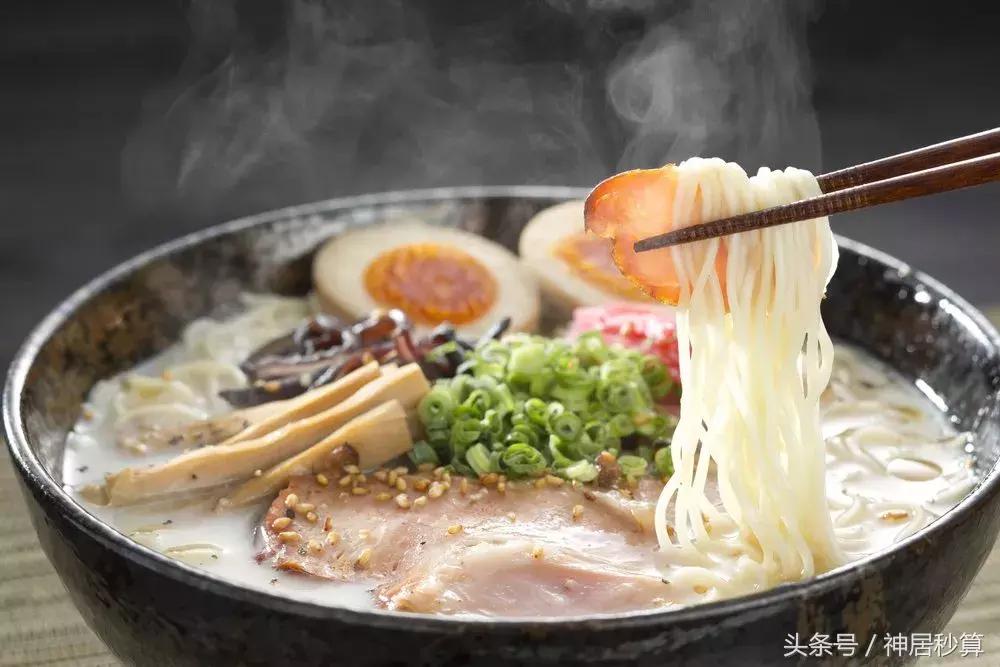 在日本吃一顿饭要花多少钱,日本一个月吃饭花销多少