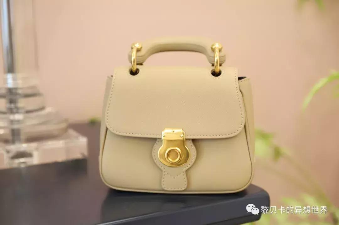 普通人怎么选择的包包又不撞大牌,好看的包包总是买不够