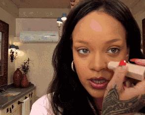 范冰冰抄袭蕾哈娜美妆！以为换个名字就能一天狂赚1000万美元？