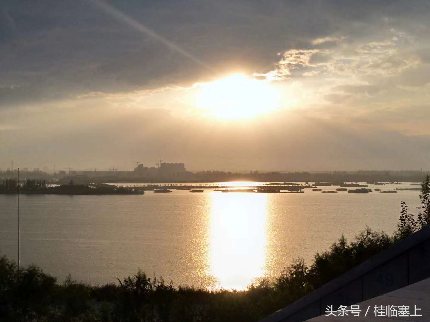 银川人看贺兰山,银川览山公园现在几点能看到日出