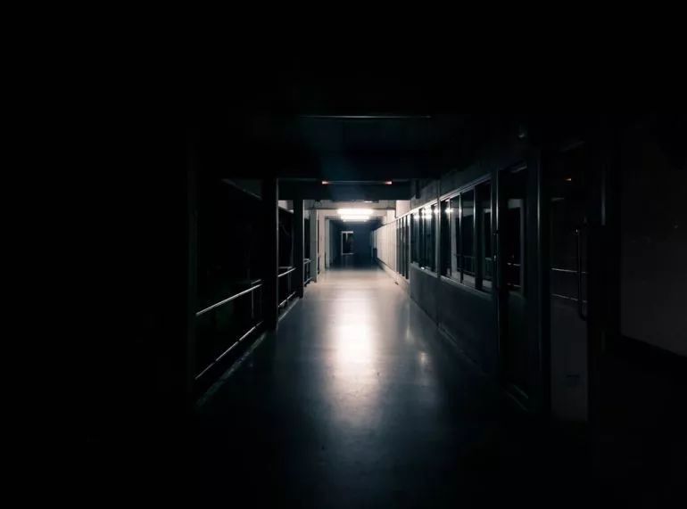 黑暗治疗要暗抗吗,黑暗治疗术