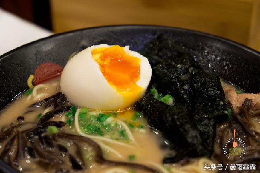 鸡蛋怎么煮蛋黄刚好可以流动,鸡蛋煮多久蛋黄会成型