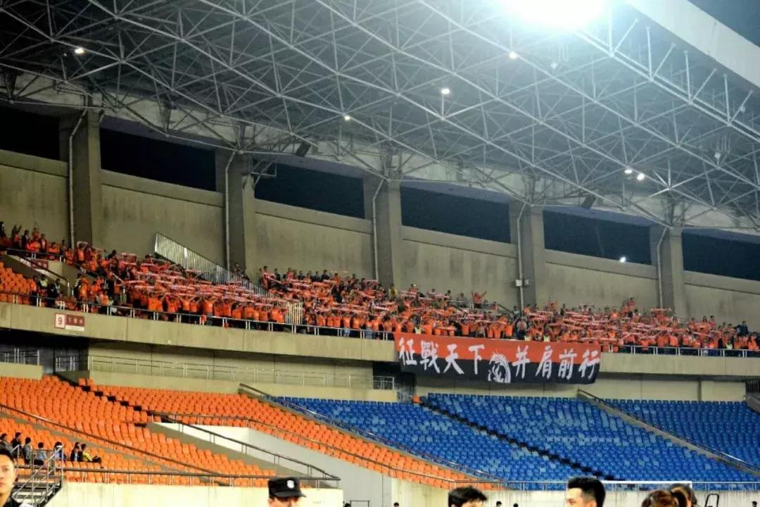 致足球球迷,致球迷