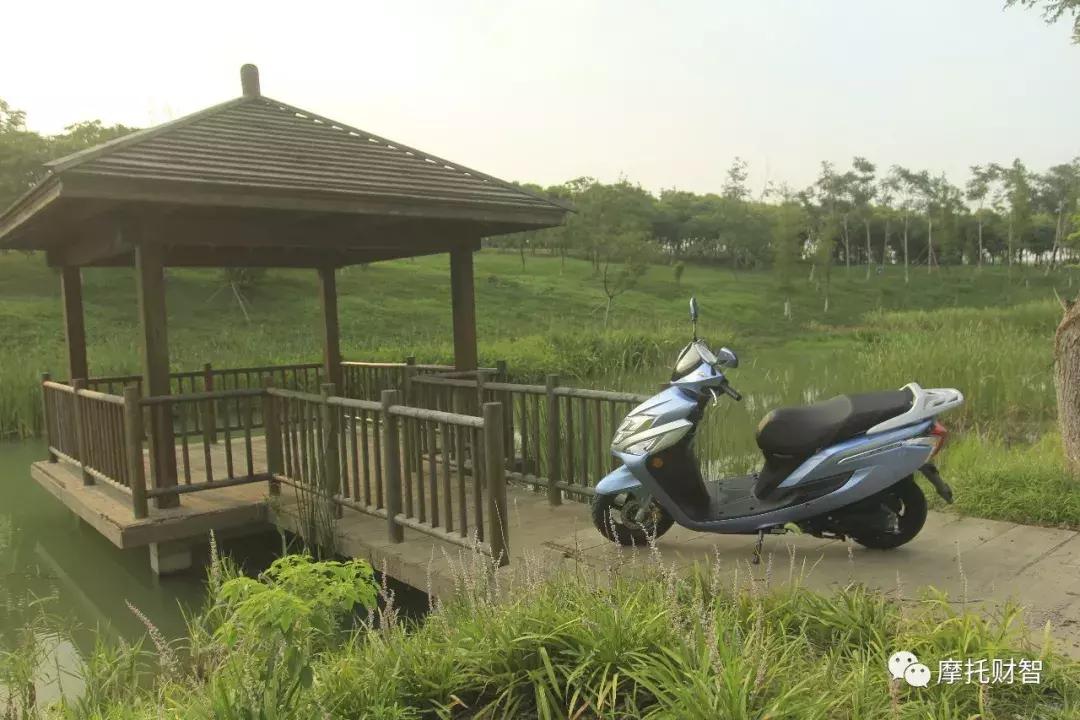 新大洲本田ex125踏板空间尺寸,新大洲本田2019款125踏板