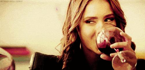 猫砂敷脸、蜜蜂毒疗，女明星怪异美容法真的有效？