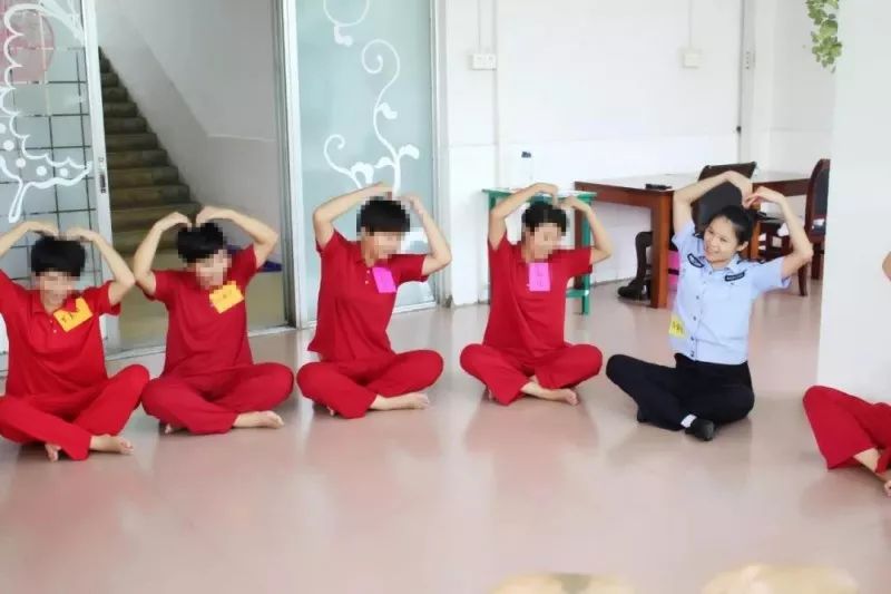 未成年吸毒少女，她们是怎样吸上第一口*品毒**的？