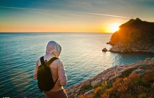 喜欢一个人却不能在一起怎么解决,喜欢两个人都舍不得该怎么办