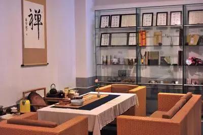 峨眉山吃住玩一体的地方,峨眉山徒步休息住宿