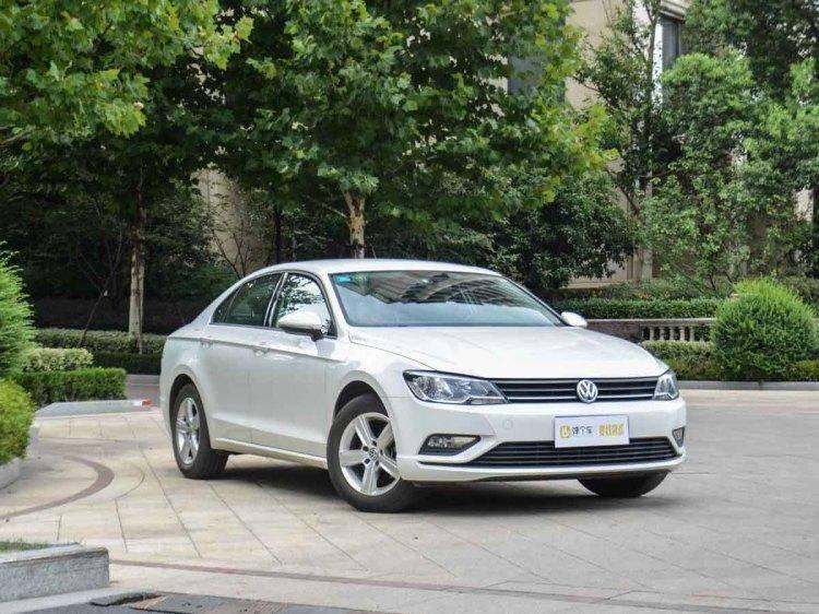 阳光朝气，节能经济，刚毕业的大学生适合买什么车呢？