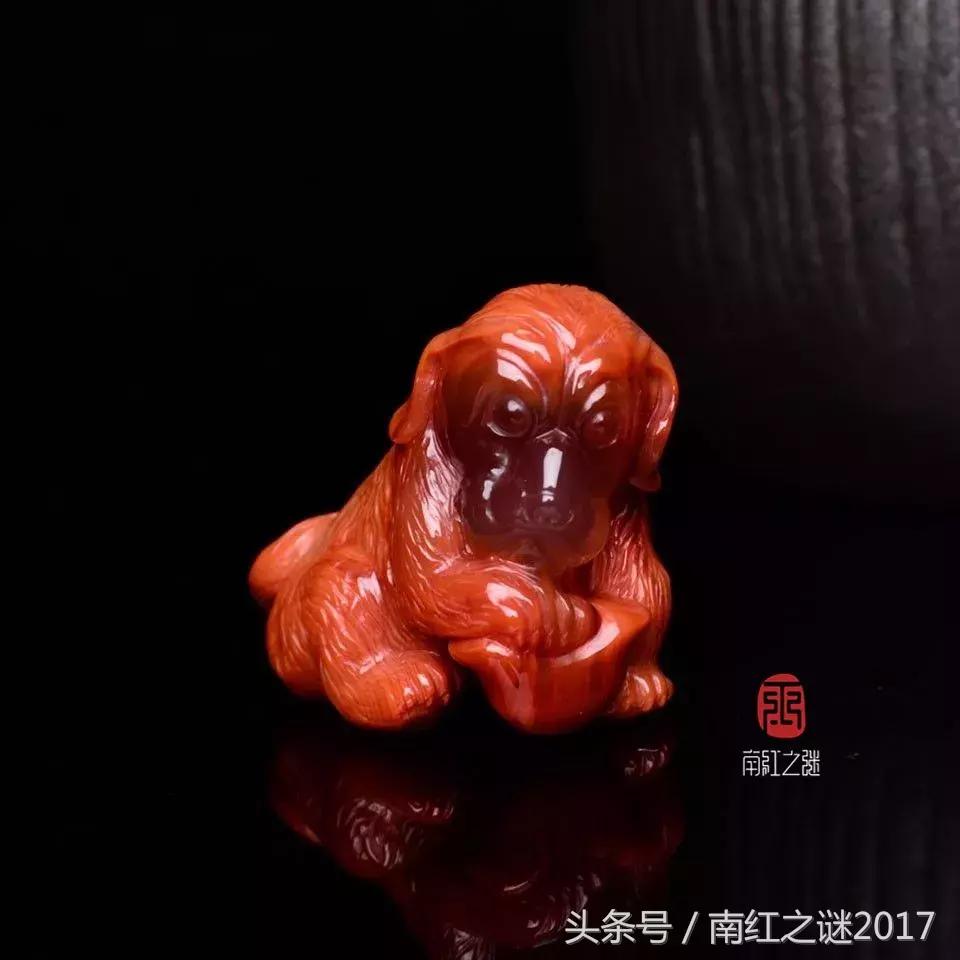 哪些属相可以佩戴南红在右手,南红和鸡翅木珠子戴哪更招财辟邪