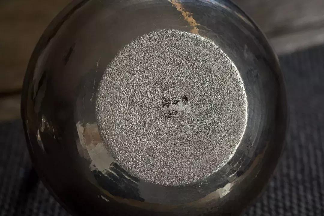 传统手工技艺银壶锻打过程,非遗全手工煅打银壶