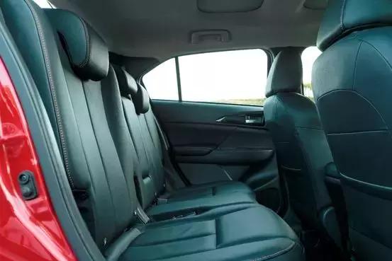 探歌suv和其他suv对比,全新探歌在suv领域大放异彩