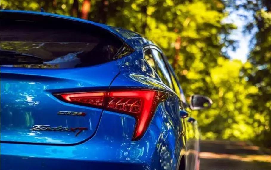 20年长安逸动xt两厢车手动挡二手,长安两厢车逸动xt该怎么选