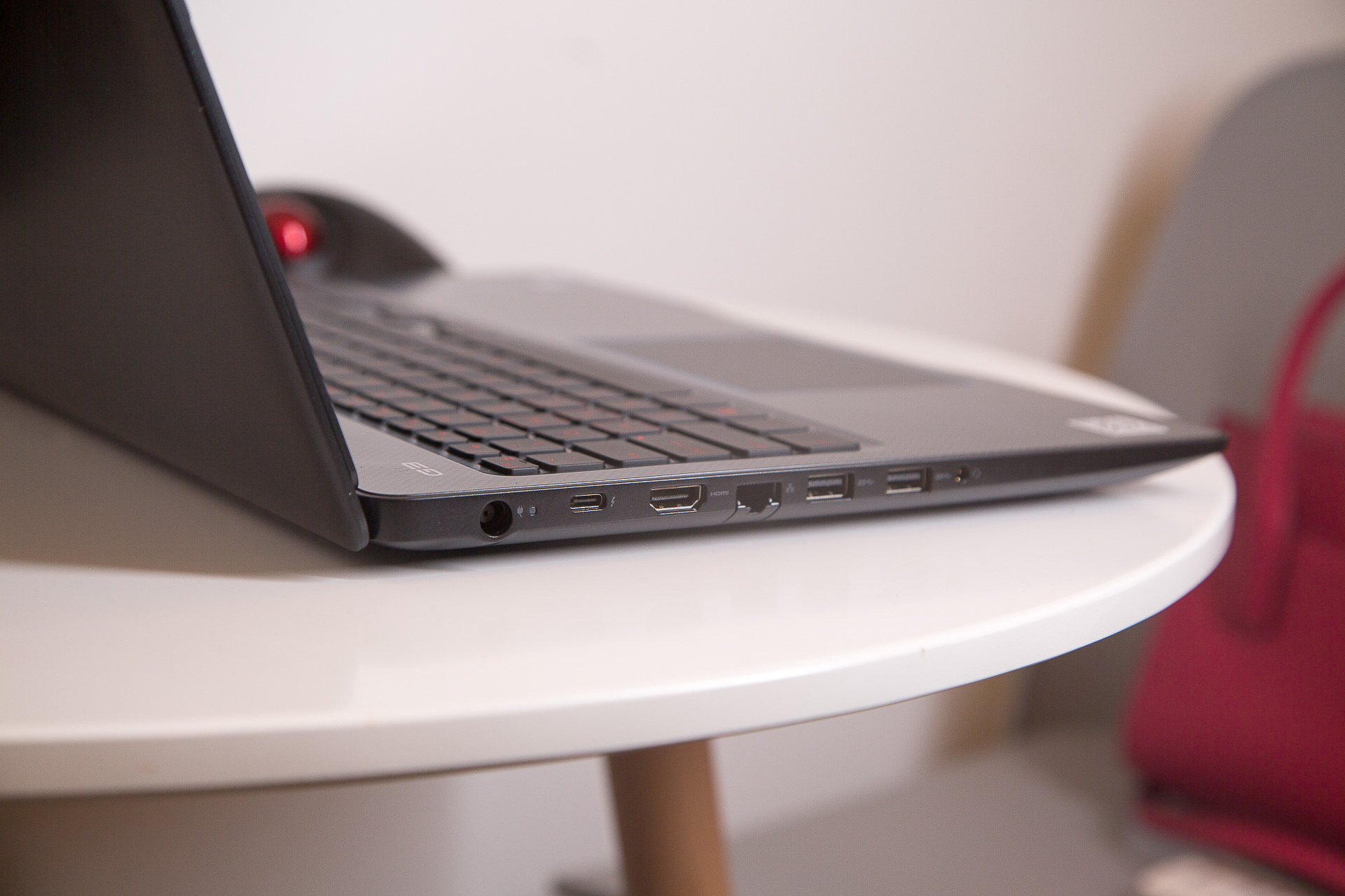 低调性能强悍的笔记本电脑,低调的性能小钢炮