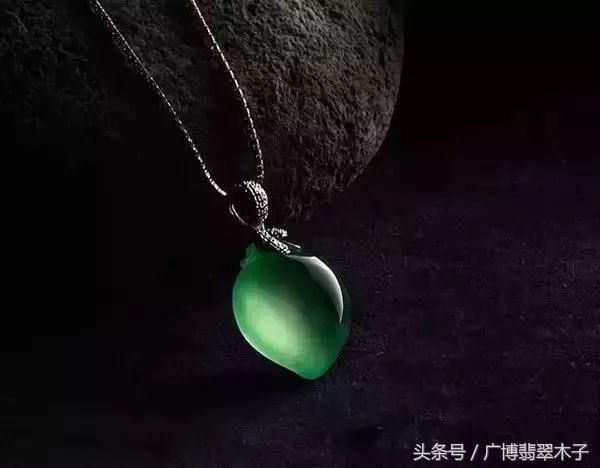 六千多块的“龙石种“翡翠，不用想都是假货