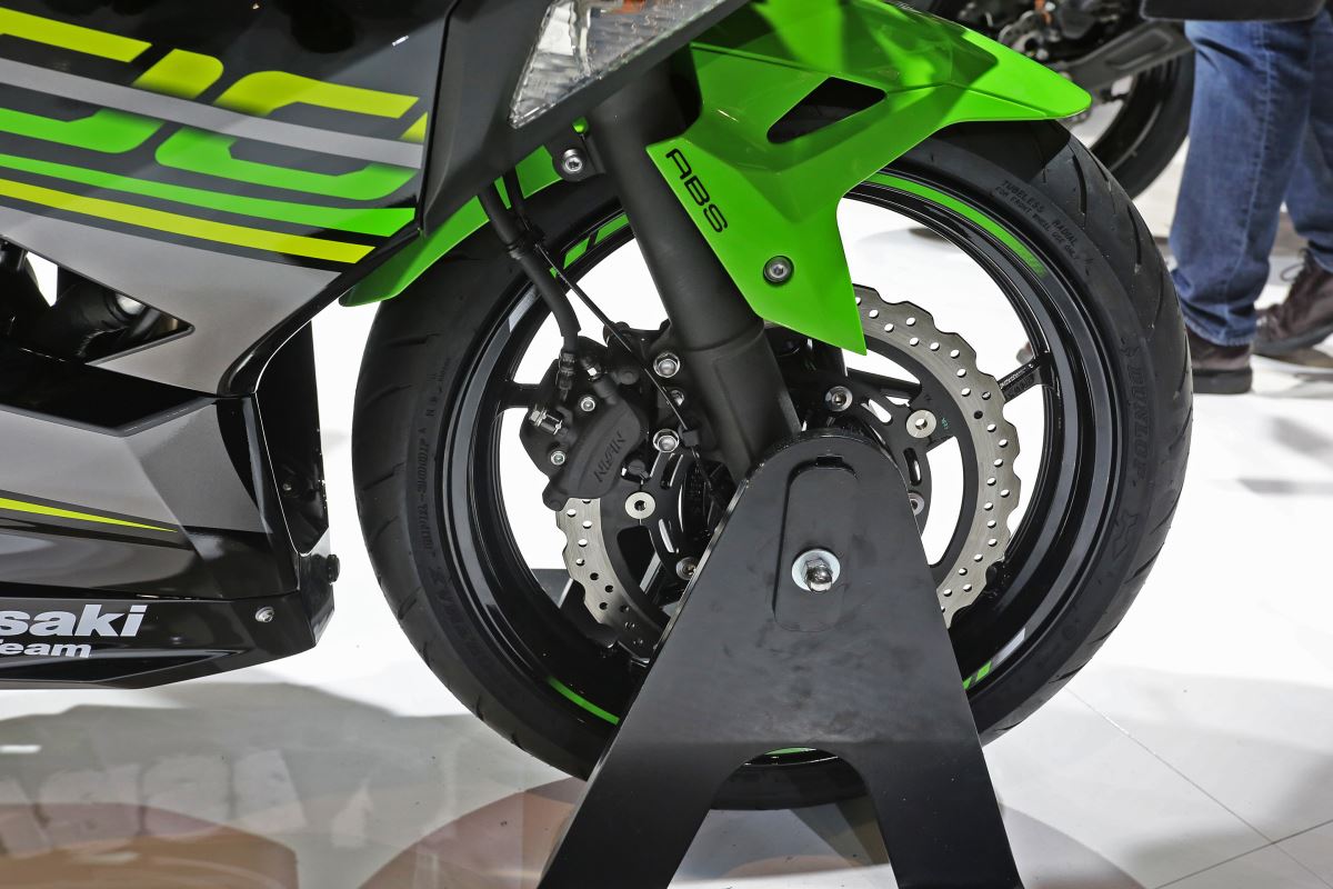 川崎z400对比忍者400,川崎忍者400和本田400f