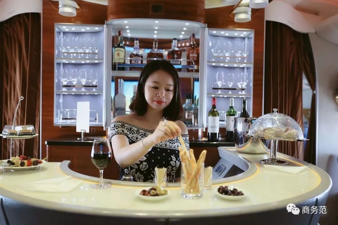 阿联酋航空豪华经济舱体验,阿联酋航空奢华