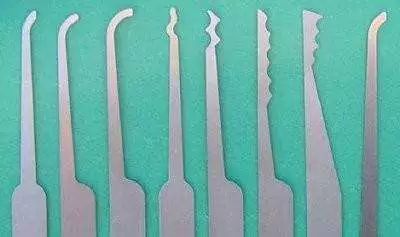 “小黑盒”秒开锁、拍照片配钥匙……我们的门锁还安全吗？