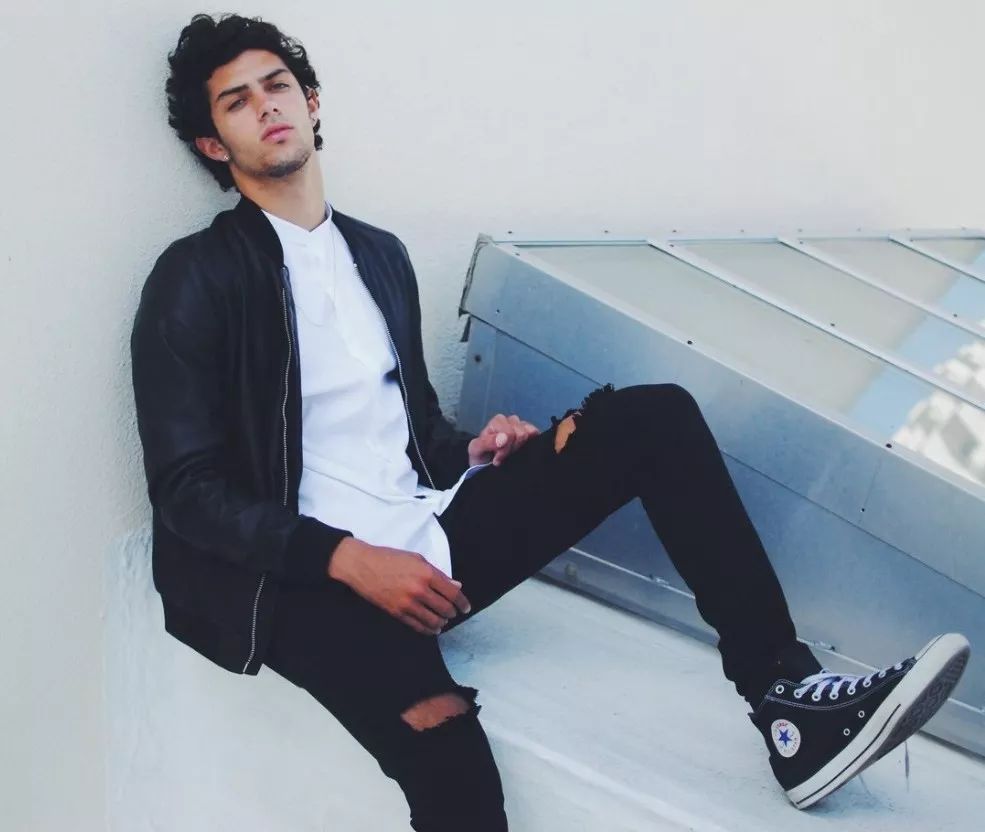 鞋圈娴妃Converse复宠了，麦莉甜茶美渣纷纷上脚！