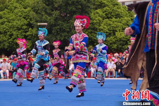 楚雄火把节壮观场面,23年楚雄火把节