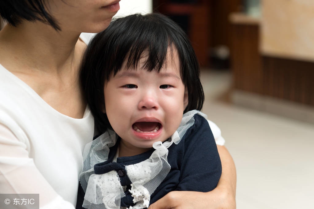 宝宝兴奋的摸*处私**、夹腿、蹭被子，家长咋处理？