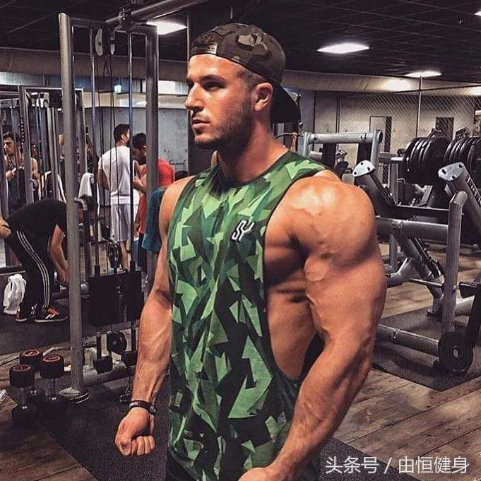 史密斯卧推怎么保持沉肩,卧推的时候怎么沉肩