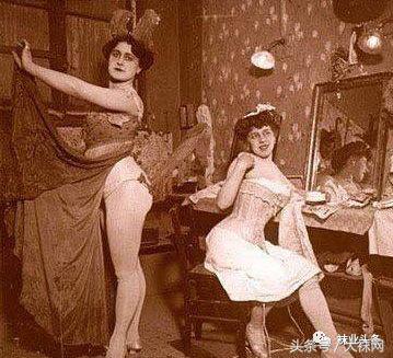 男人穿黑袜子好还是白袜好,你一个男人