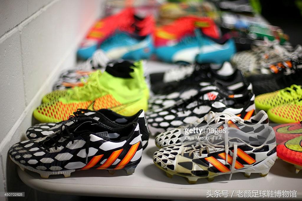 世界杯鸳鸯足球鞋,世界杯彪马鸳鸯足球鞋绿橙