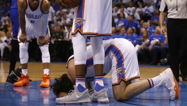 打球被踢裆什么感觉？痛斥格林精神病！看亚当斯自传比生孩子还疼