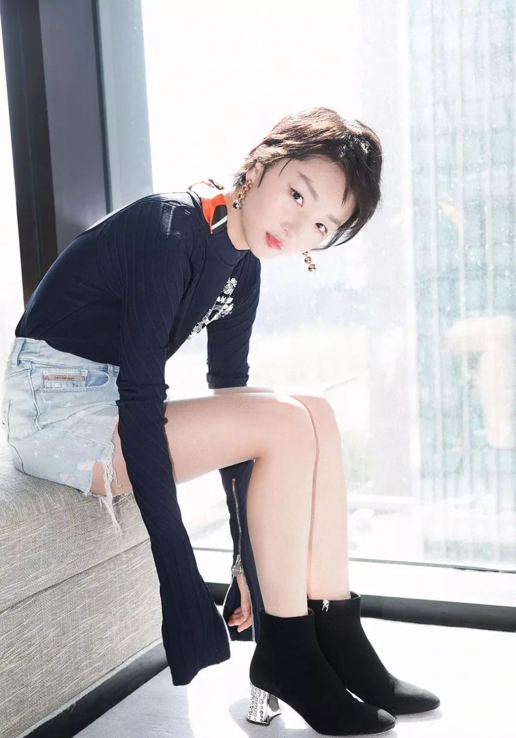 方便好看又无需打理的短发造型,给大家分享一款短发造型教程