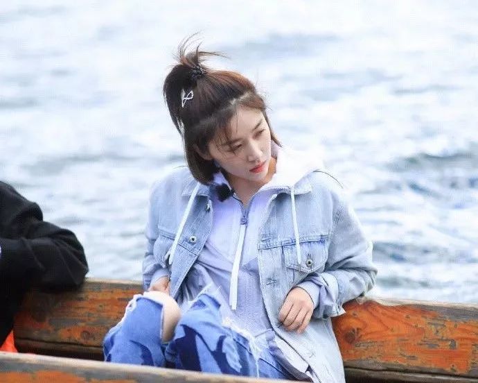 阚清子短发中分两股编发教程,阚清子同款短发发型适合什么脸型