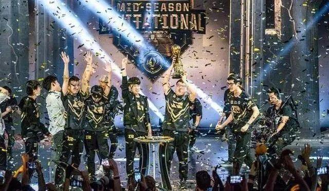 uzi最近直播精彩操作,uzi十大经典操作各大直播间反应