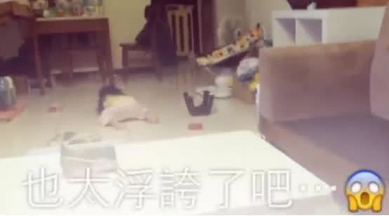 小姑娘跟妈妈争宠,小姑娘跟妈妈争老公