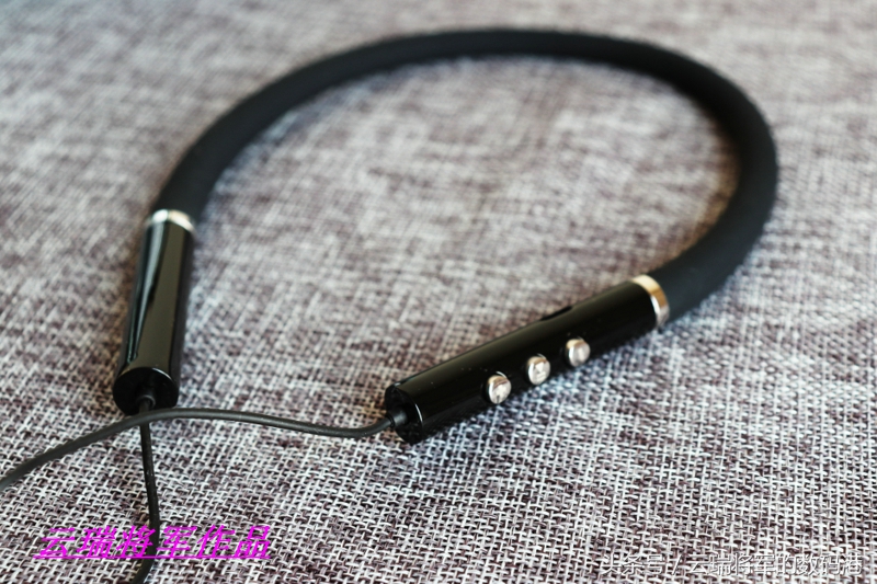 蓝牙耳机一会左耳一会右耳,蓝牙耳机一会响一会不响怎么回事