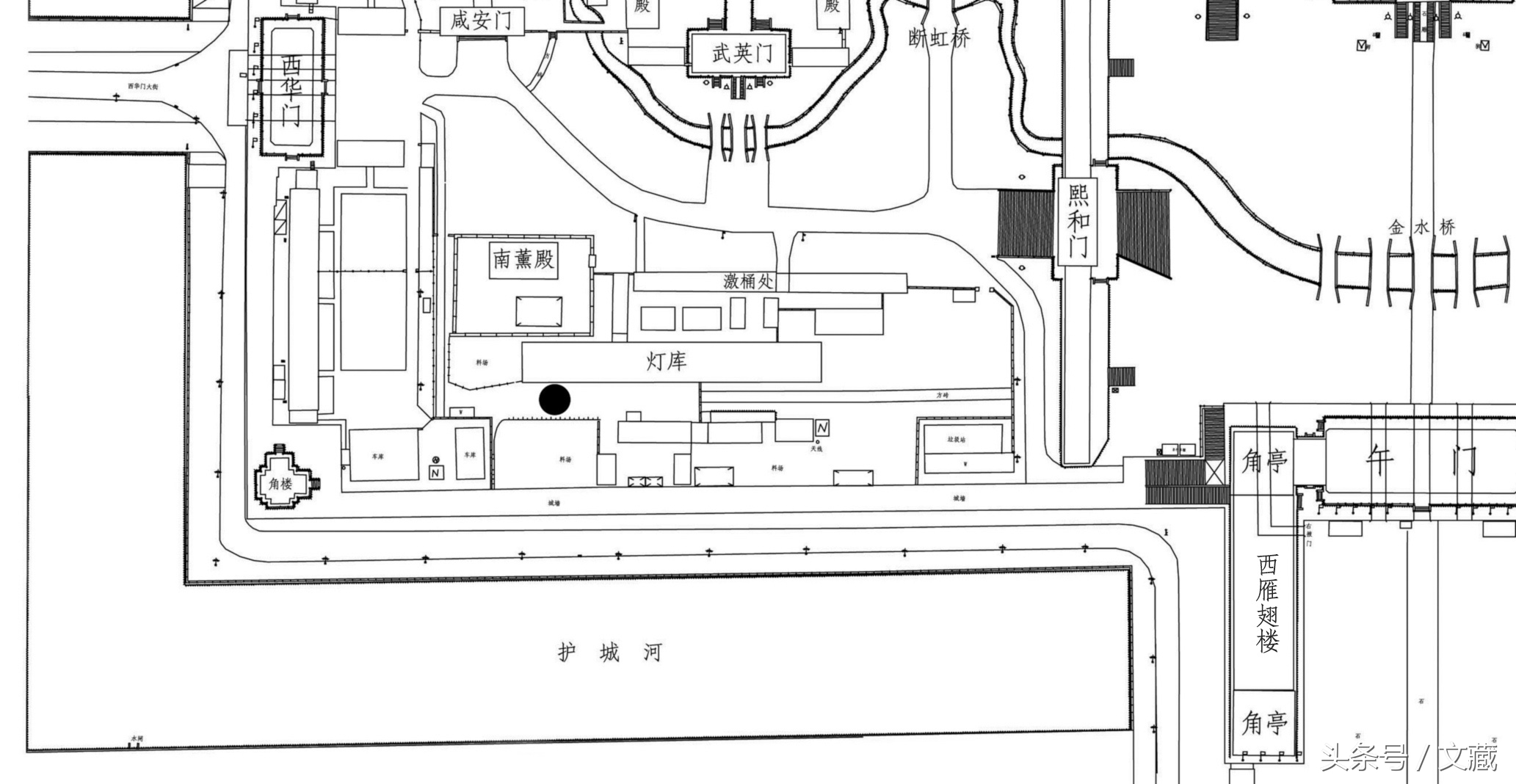瓷胎画珐琅彩图案上有网格纹,清宫珐琅彩精美瓷盘图片欣赏