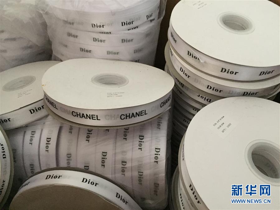 法治聚焦:1元假香水“海外镀金”回邮最高卖200多元——揭秘微商化妆品“黑色代购”产业链