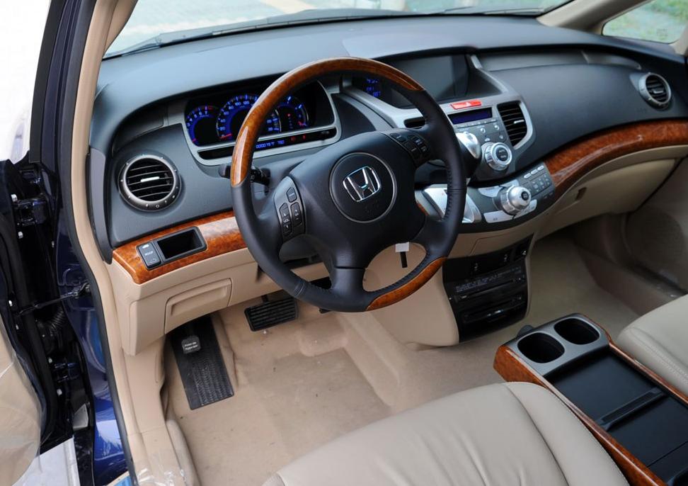 奥德赛mpv老款,2万想买10年本田奥德赛七座mpv