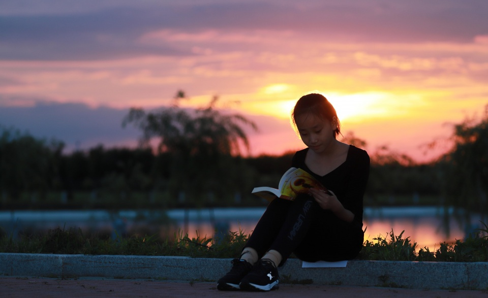 街拍摄影师怎么做到第一视角,街拍相机拍照技巧和方法