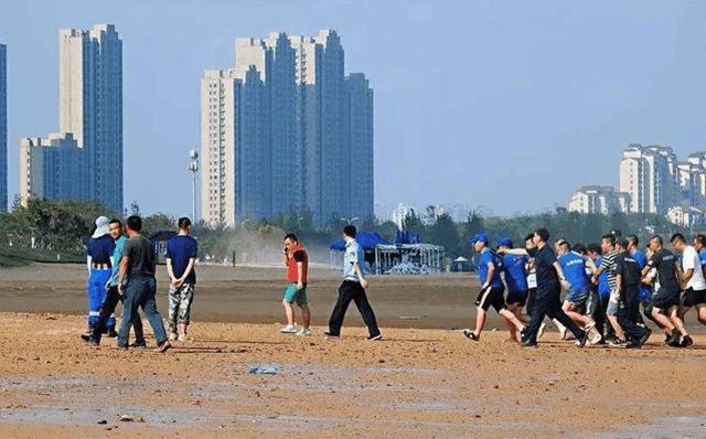 北京双胞胎在青岛溺亡妈妈现状,青岛北京双胞胎溺亡