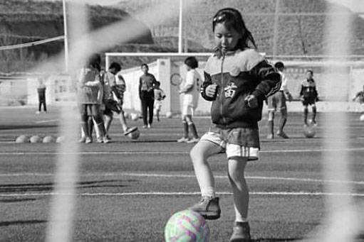 中国小学生足球天才,中国农村小孩足球神童