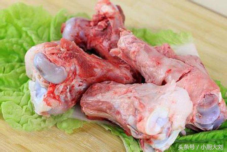 骨头汤怎样快速熬出白汁,如何熬出又白又浓的骨头汤