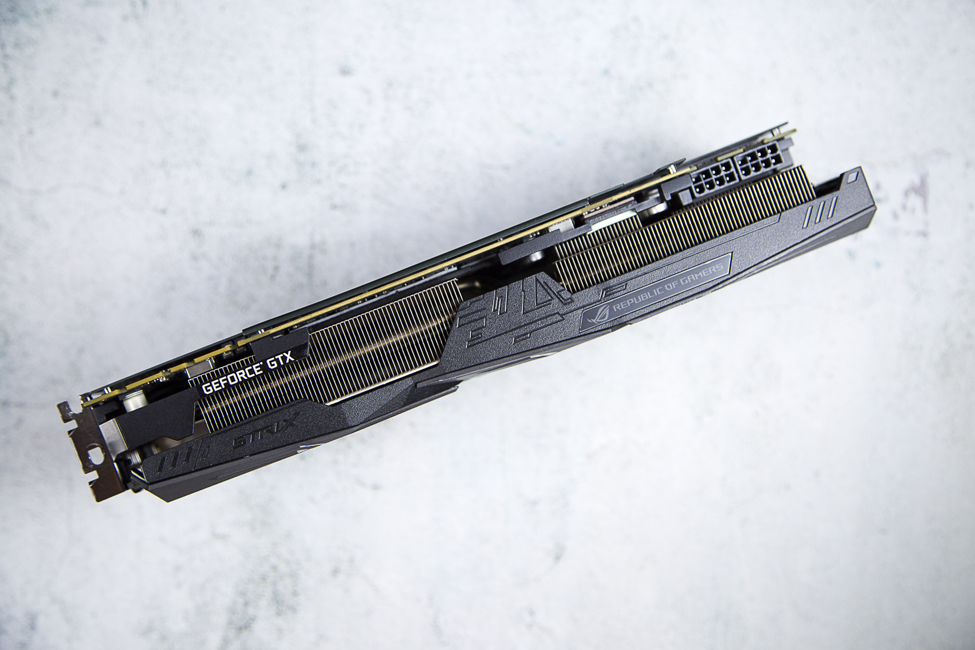 华硕1070ti显卡怎么装,华硕1070ti装机效果