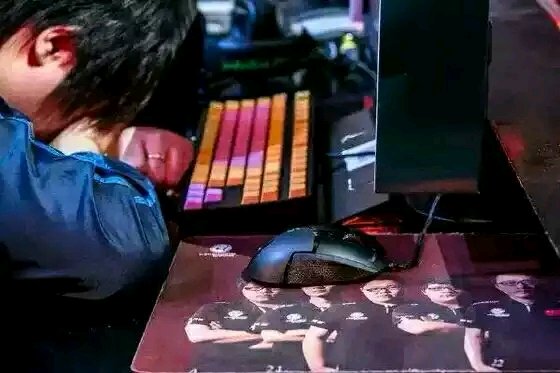 那些让你看哭的英雄联盟,英雄联盟令人怀念的图片