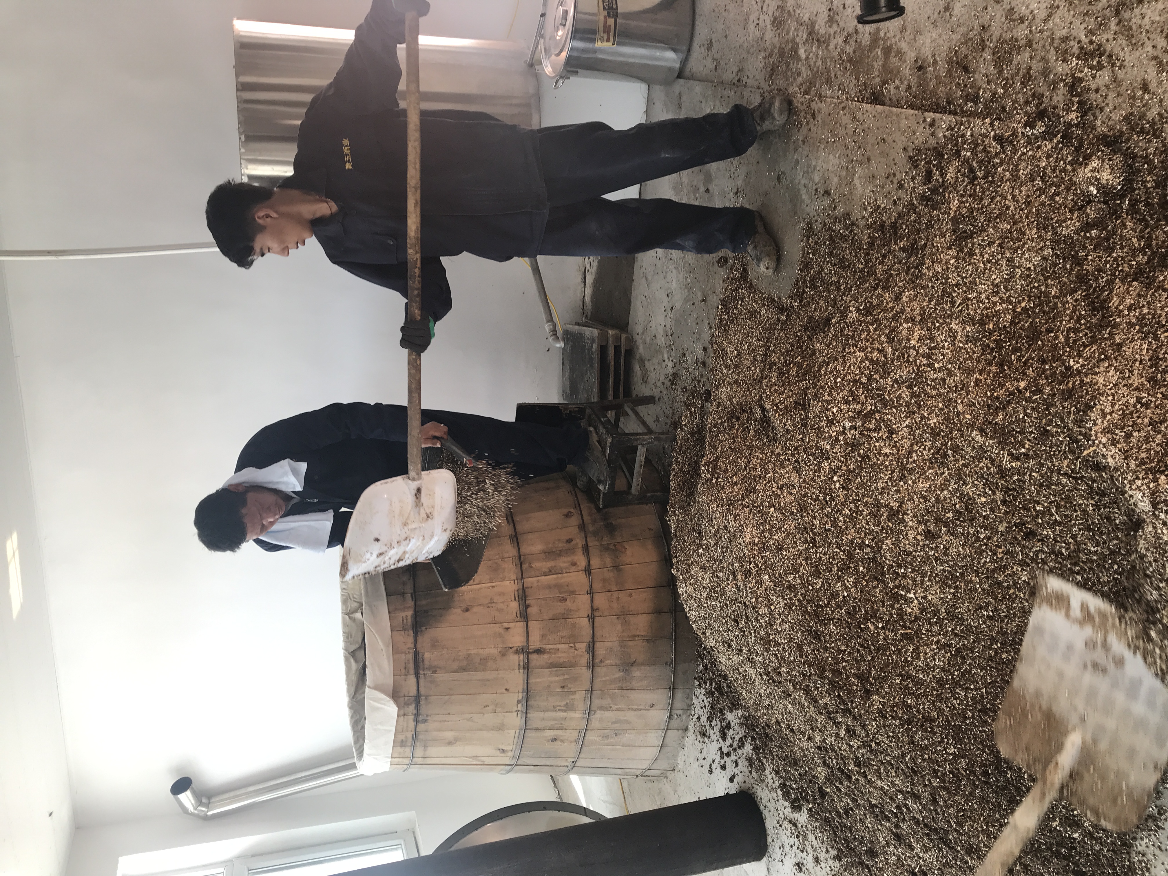 刚到高原是不是要少喝水,初到高原吃些什么好