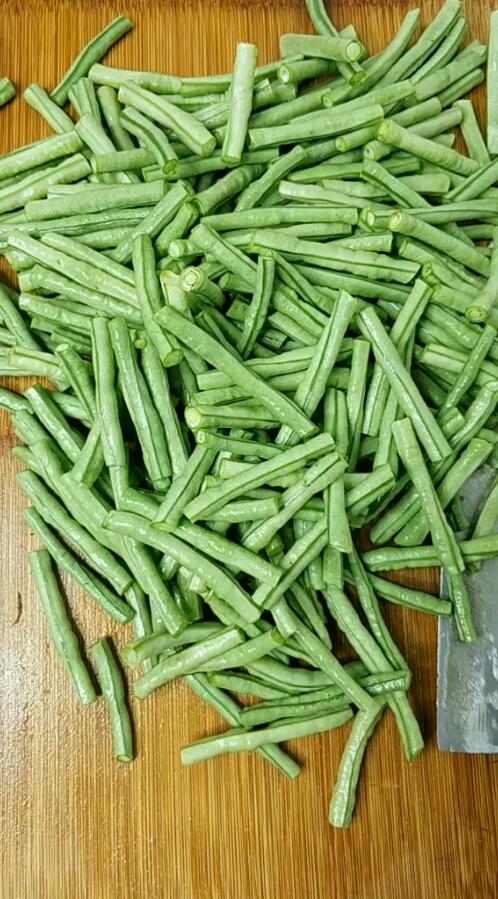 芝麻酱豇豆凉拌怎么做好吃又简单,生豇豆香菜辣椒凉拌做法大全家常