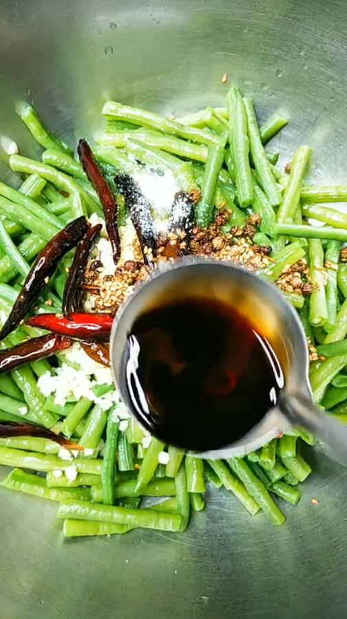 芝麻酱豇豆凉拌怎么做好吃又简单,生豇豆香菜辣椒凉拌做法大全家常