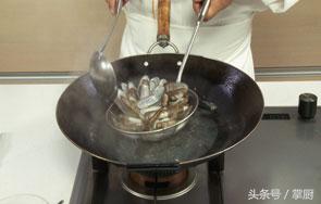 蛏子肉的家常做法爆炒需要焯水么,蛏子肉的家常做法爆炒搭配什么菜